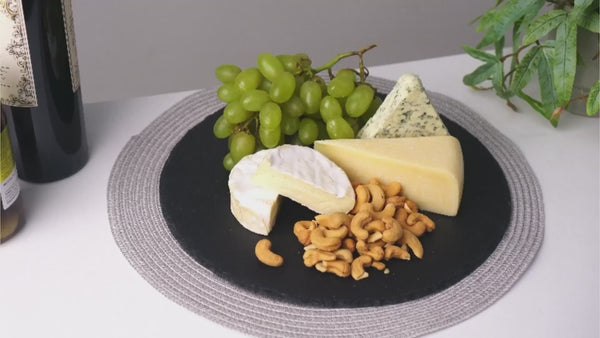 Schieferplatte rund - 30 cm ø, schwarz - Servierplatte Pizzateller | Käseplatte Cheese Board & Anrichte Platte aus Schiefer fürs Buffet, Sushi & Käse.